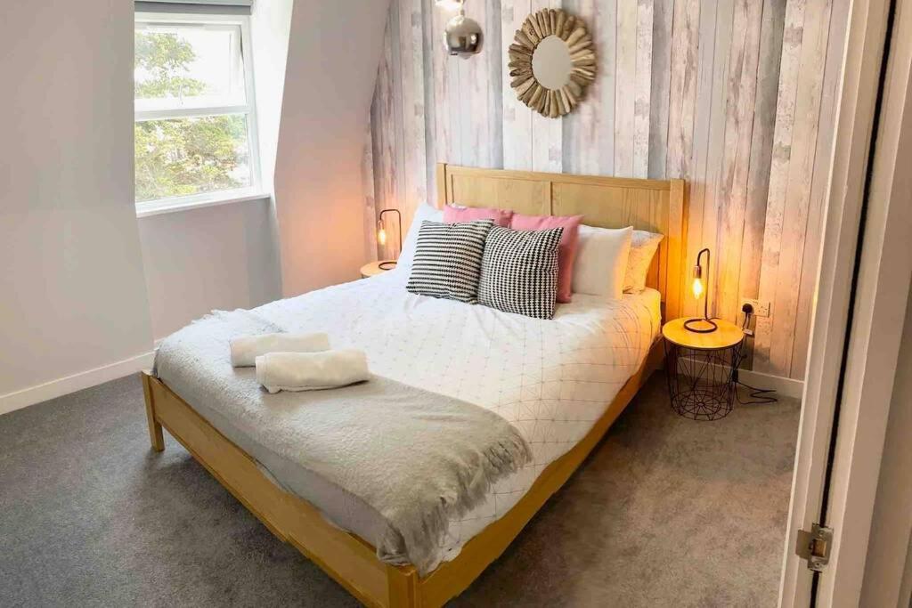 Apartamento The Lansdowne Hideaway - Brought To You By Coastline Retreats - Newly Refurbished Town Centre, Close To Beach, Large Jet Bath With Tv, Netflix, Swing And Parking Included Bournemouth Exterior foto