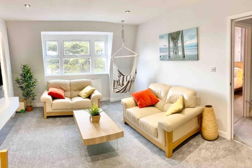 Apartamento The Lansdowne Hideaway - Brought To You By Coastline Retreats - Newly Refurbished Town Centre, Close To Beach, Large Jet Bath With Tv, Netflix, Swing And Parking Included Bournemouth Exterior foto