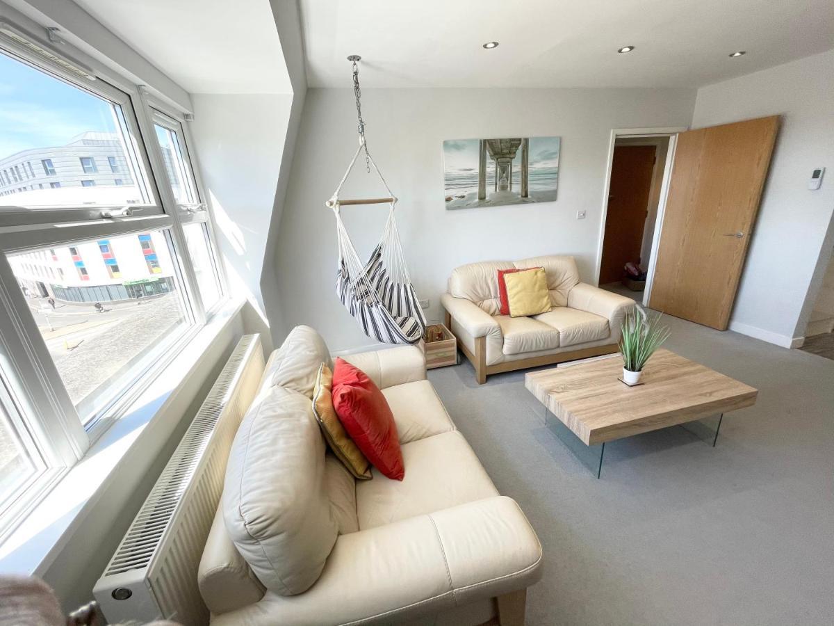 Apartamento The Lansdowne Hideaway - Brought To You By Coastline Retreats - Newly Refurbished Town Centre, Close To Beach, Large Jet Bath With Tv, Netflix, Swing And Parking Included Bournemouth Exterior foto