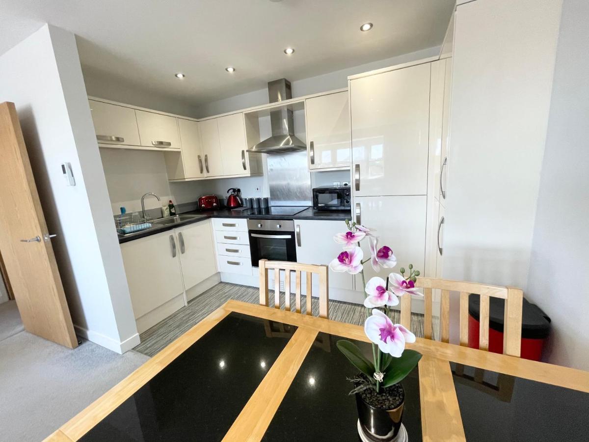 Apartamento The Lansdowne Hideaway - Brought To You By Coastline Retreats - Newly Refurbished Town Centre, Close To Beach, Large Jet Bath With Tv, Netflix, Swing And Parking Included Bournemouth Exterior foto